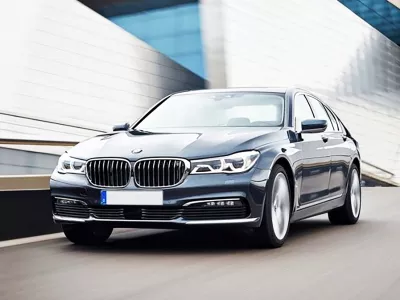 THAY KÍNH XE Ô TÔ BMW 730Li tận nơi